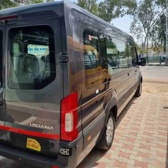 Urbania Premium Travel Van